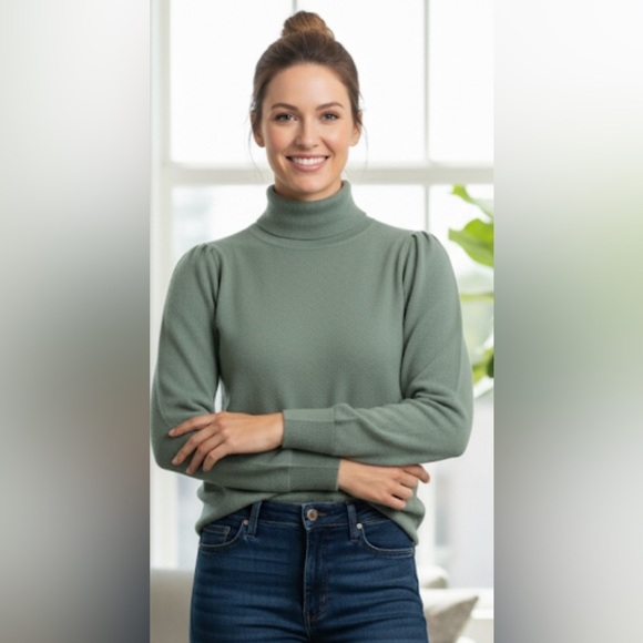 SUTTON STUDIO Celadon Green Cashmere Turtleneck Retail $99 NWT Women’s Medium - Picture 1 of 5